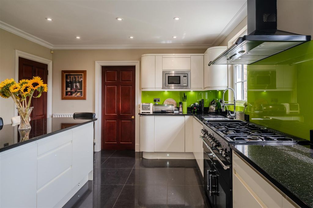 Additional image 15 of 5 bed detached house for saleBurbank House, Westbrook Close, Brookside, Chesterfield S40
