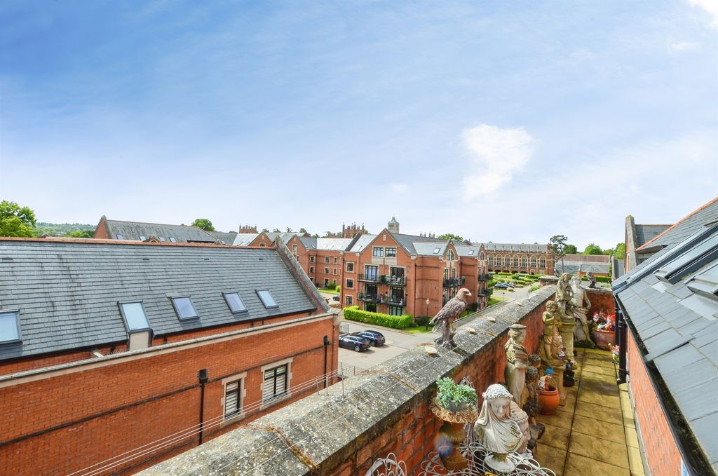 Additional image 11 of 3 bed penthouse for saleMarlborough Drive, Bushey WD23