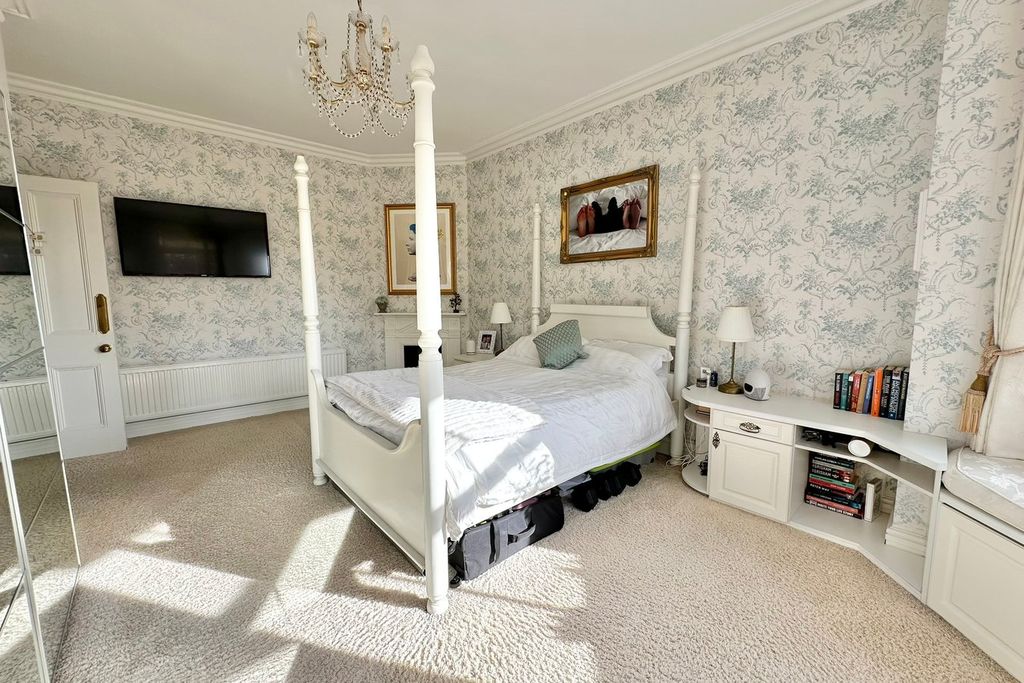 Additional image 9 of 2 bed flat for salePortesbery Road, Camberley GU15