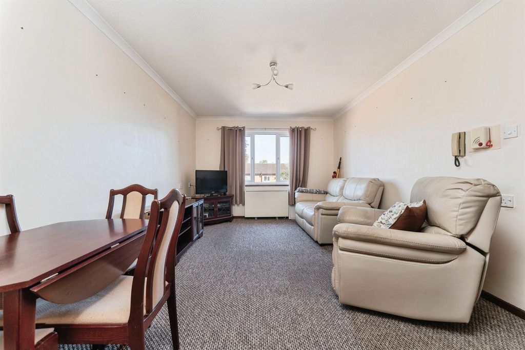 Additional image 5 of 2 bed flat for saleRobingoodfellows Lane, March PE15
