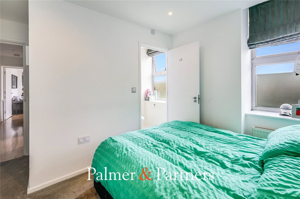 Additional image 10 of 2 bed flat for saleBaddow Road, Chelmsford, Essex CM2