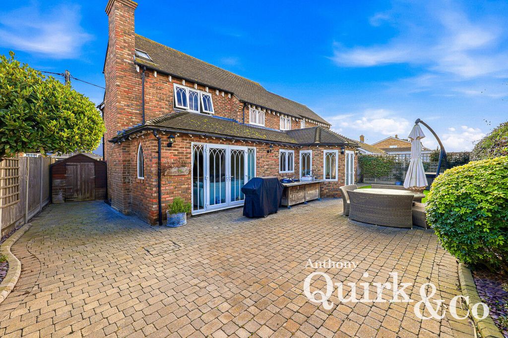 Additional image 44 of 4 bed detached house for saleHannett Road, Canvey Island SS8