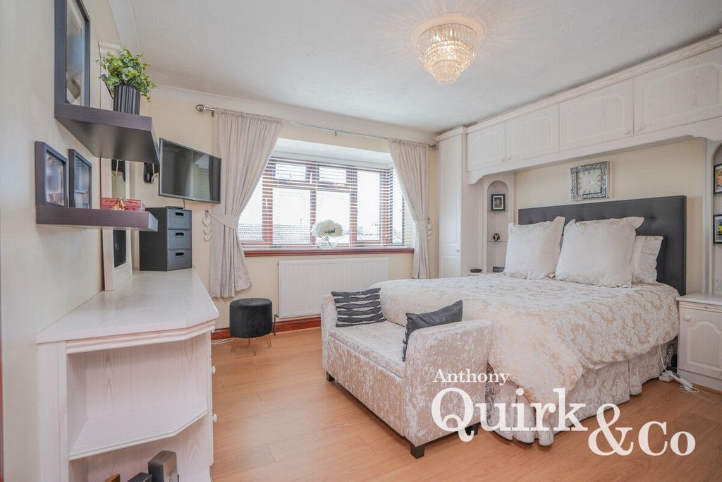Additional image 14 of 4 bed detached house for saleLarup Avenue, Canvey Island SS8