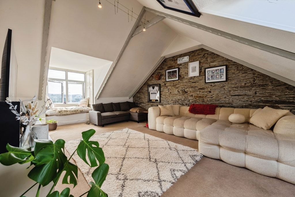Additional image 4 of 2 bed flat for saleFernleigh Road, Wadebridge, Cornwall PL27