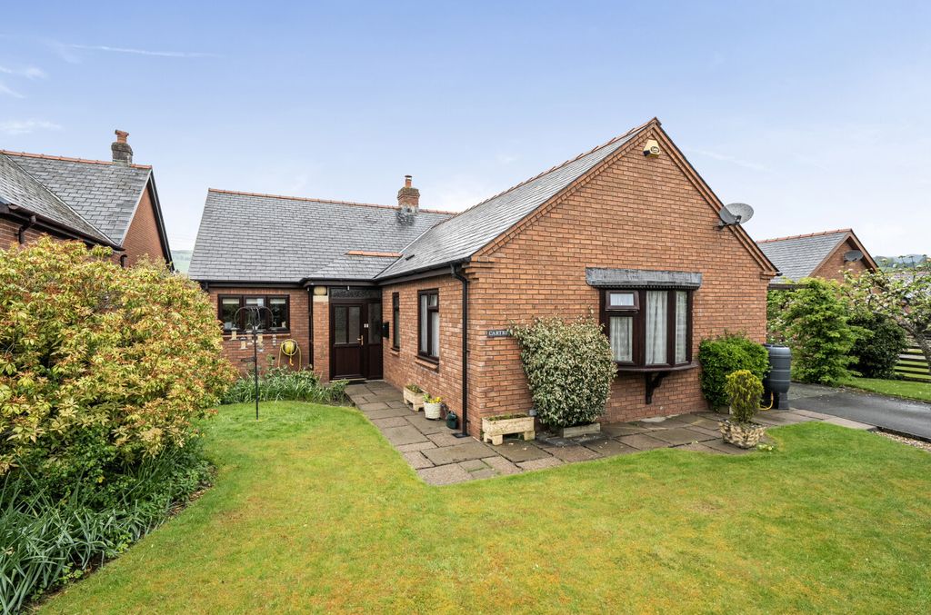 3 bed bungalow for saleMaes Trannon, Trefeglwys, Caersws, Powys SY17