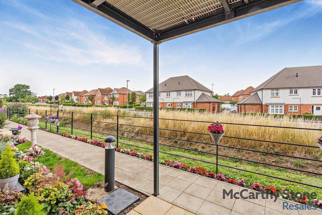 1 bed flat for saleRoyal Gardens, Seymour Road, Buntingford SG9