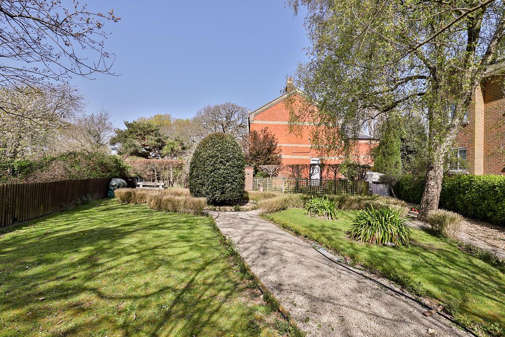 Additional image 20 of 3 bed flat for saleDragoon Way, Christchurch BH23