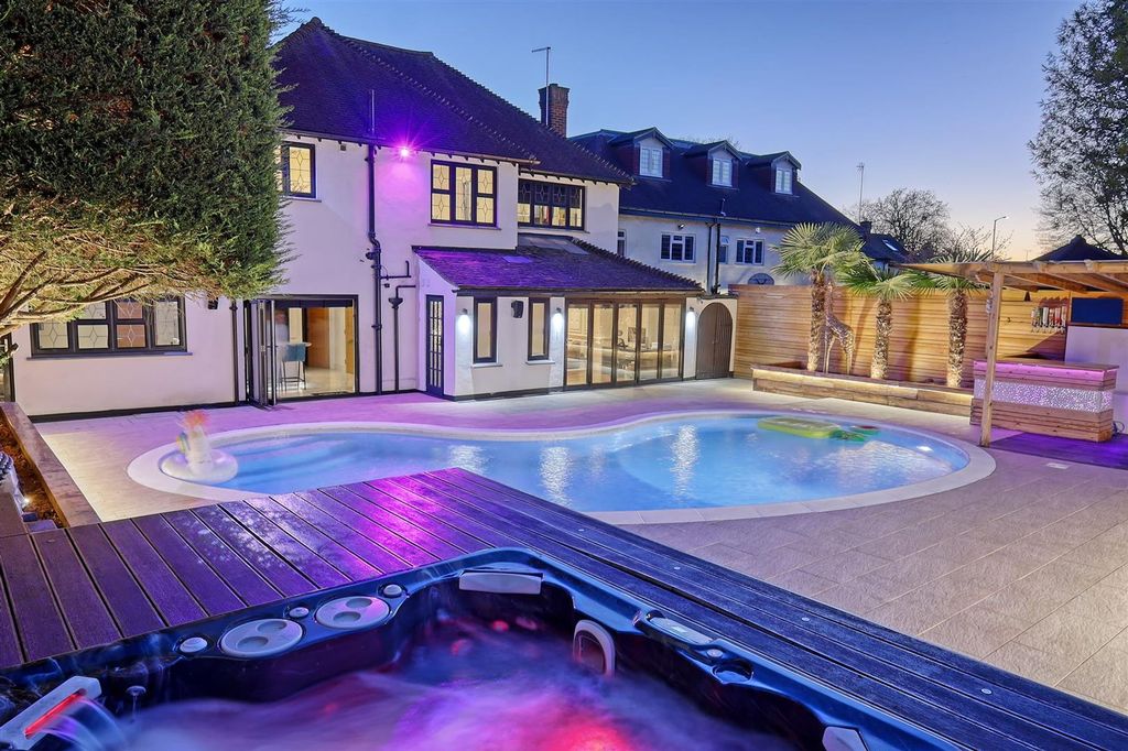 Additional image 42 of 4 bed detached house for saleCourtland Drive, Chigwell IG7