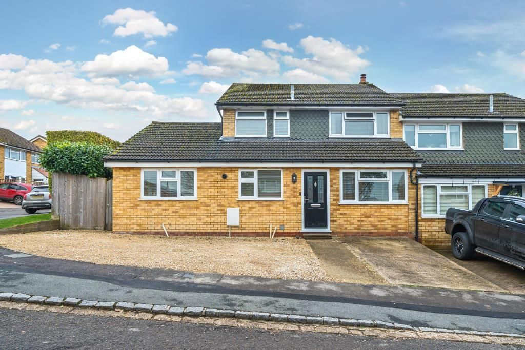 4 bed semi-detached house for saleMiddle Way, Chinnor OX39