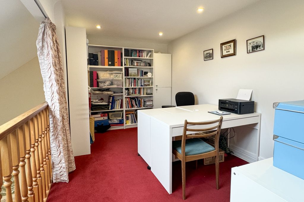 Additional image 8 of 3 bed flat for saleCroft Road, Thame OX9