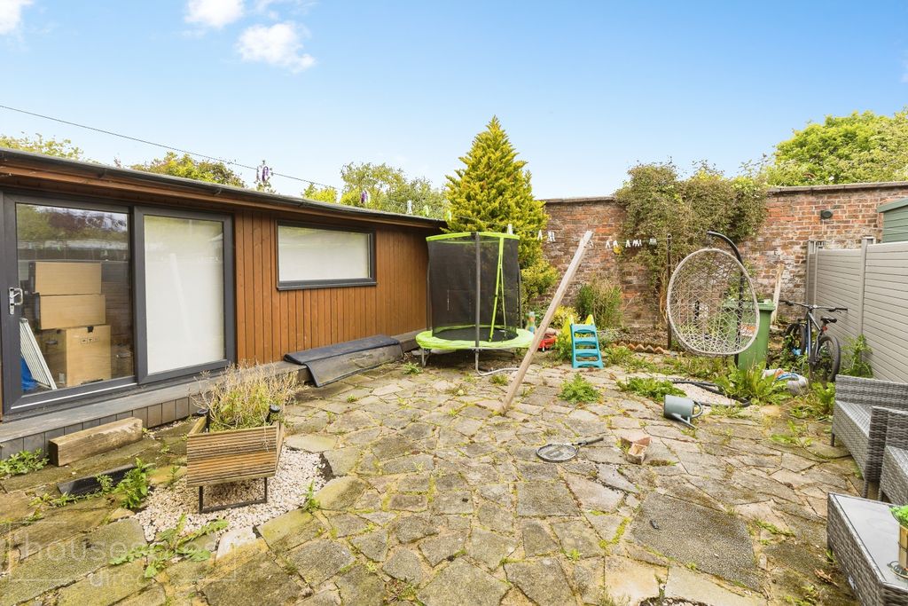 Additional image 9 of 2 bed flat for saleRedland Close, Chester CH4
