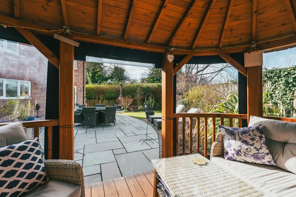 Additional image 40 of 5 bed property for saleOld Pheasant Court, Chesterfield S40