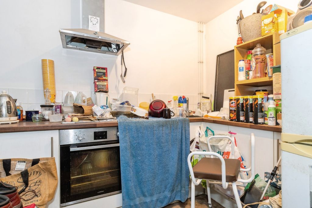 Additional image 5 of 2 bed flat for saleCommercial Street, Gunnislake PL18