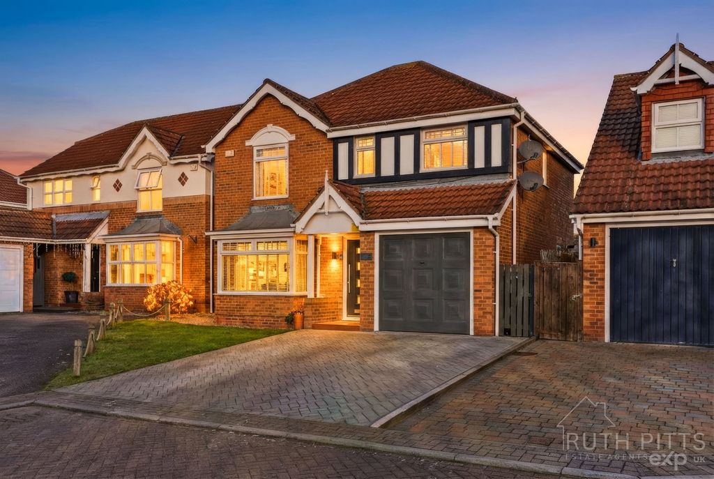 Additional image 2 of 4 bed detached house for saleGreenbank Close, Castleford WF10