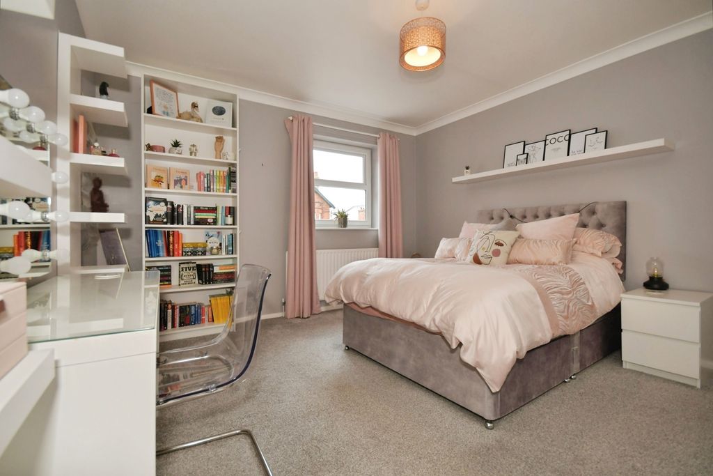 Additional image 9 of 5 bed detached house for saleCromwell Road, Chesterfield, Derbyshire S40