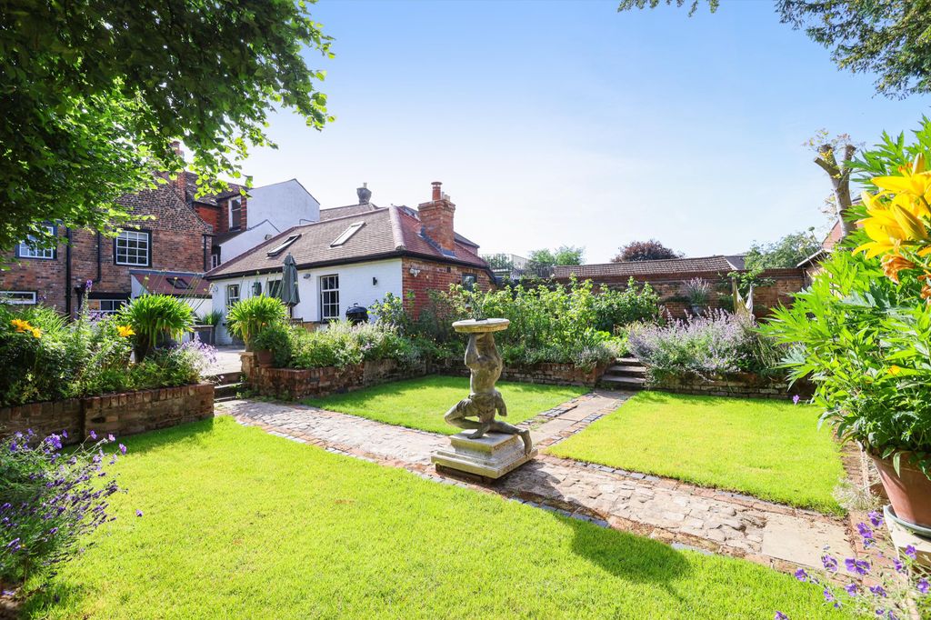 Additional image 25 of 5 bed link detached house for saleWindsor Street, Chertsey, Surrey KT16