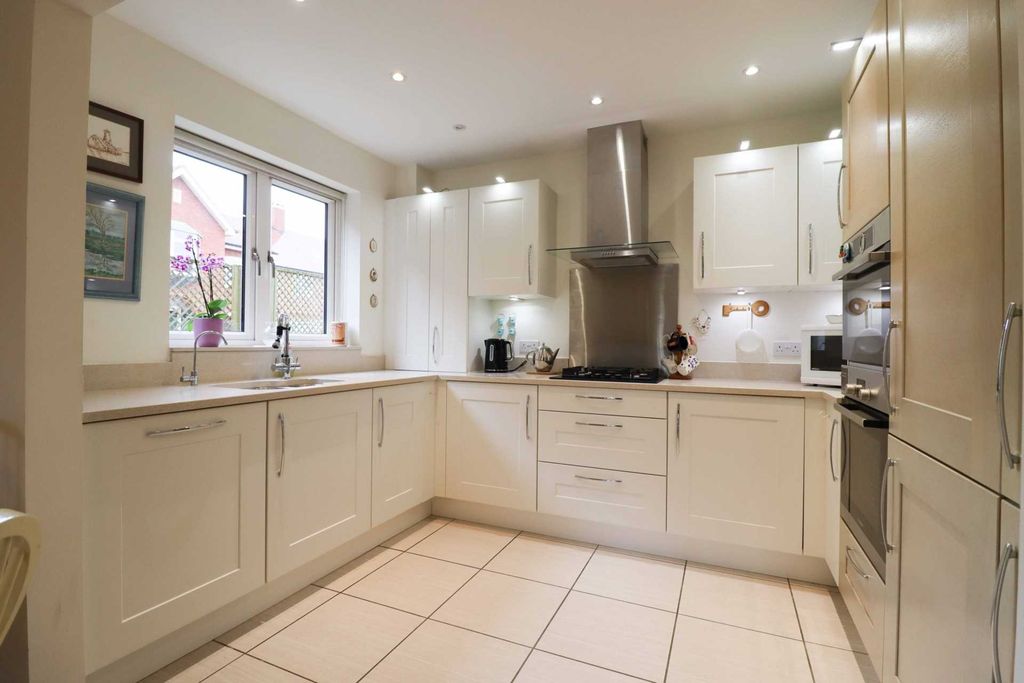 Additional image 5 of 2 bed flat for salePriory Court, Marlborough SN8