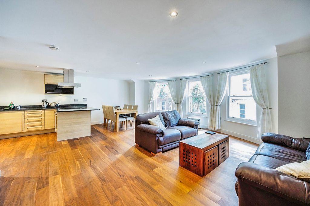 2 bed flat for saleNew Dover Road, Canterbury CT1