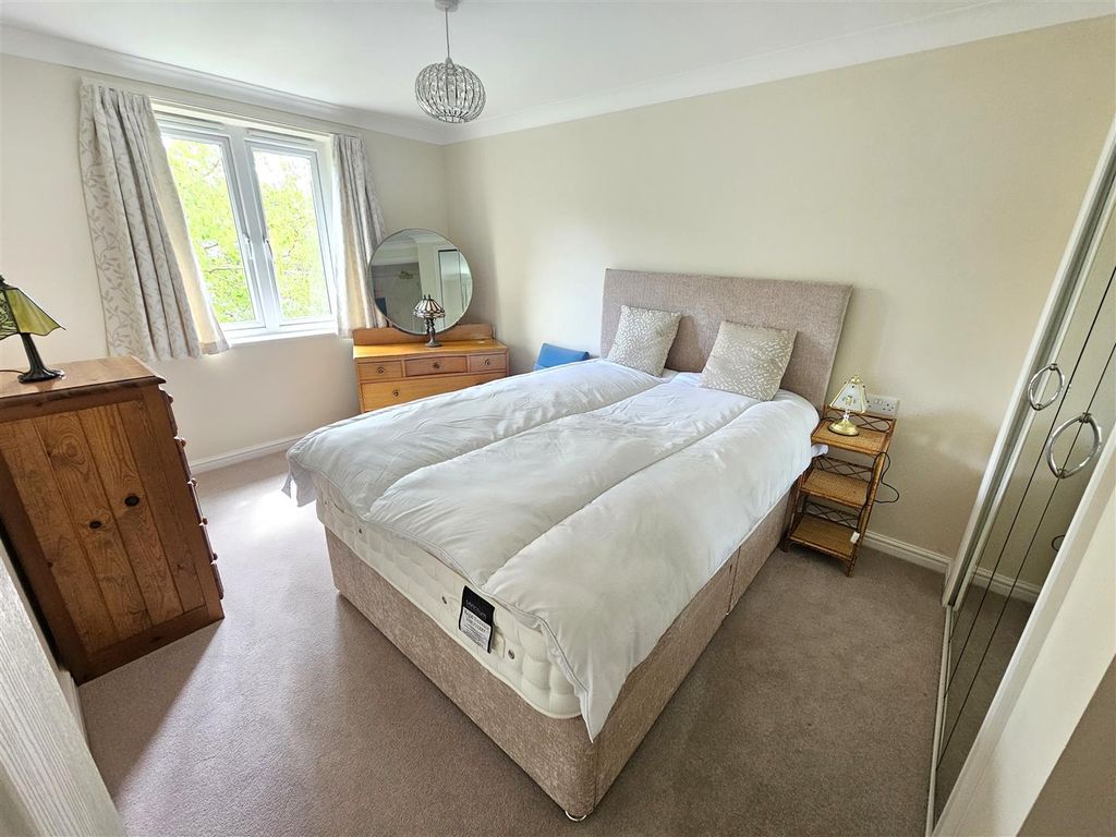 Additional image 4 of 1 bed flat for saleAbbey Rise, Tavistock PL19