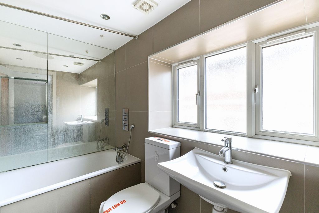 Additional image 13 of 3 bed flat for saleLondon Street, Chertsey KT16