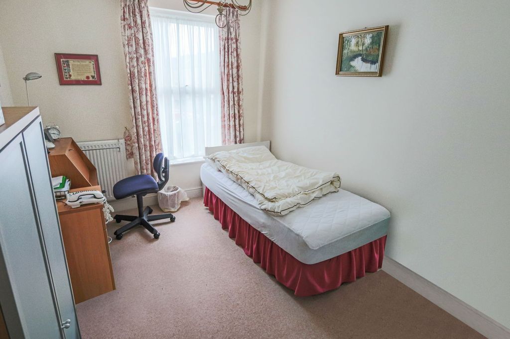 Additional image 11 of 2 bed flat for saleColdstream Road, Caterham CR3