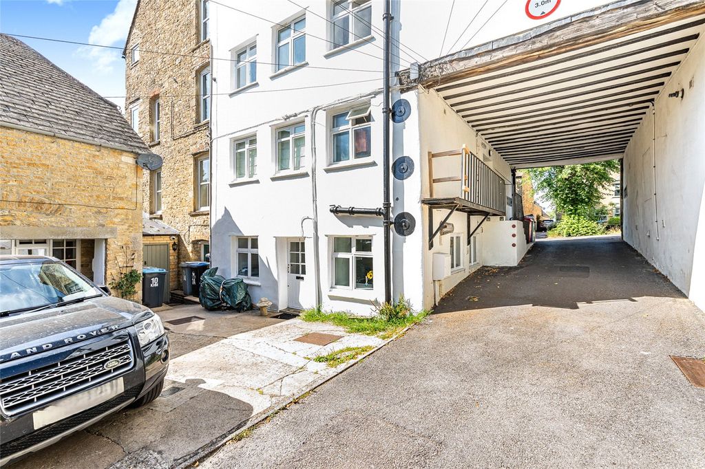 Additional image 12 of 2 bed flat for saleKings Head Court, New Street, Chipping Norton, Oxfordshire OX7
