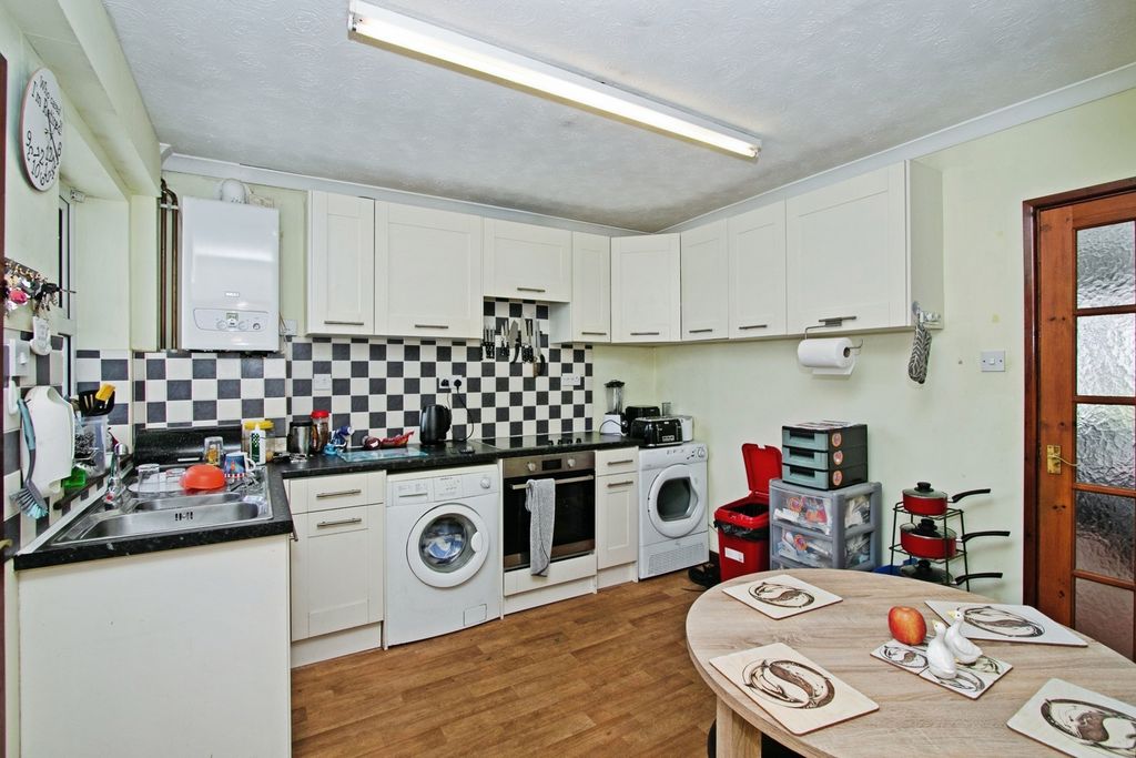 Additional image 8 of 1 bed flat for saleNorth Roskear Road, Camborne, Cornwall TR14