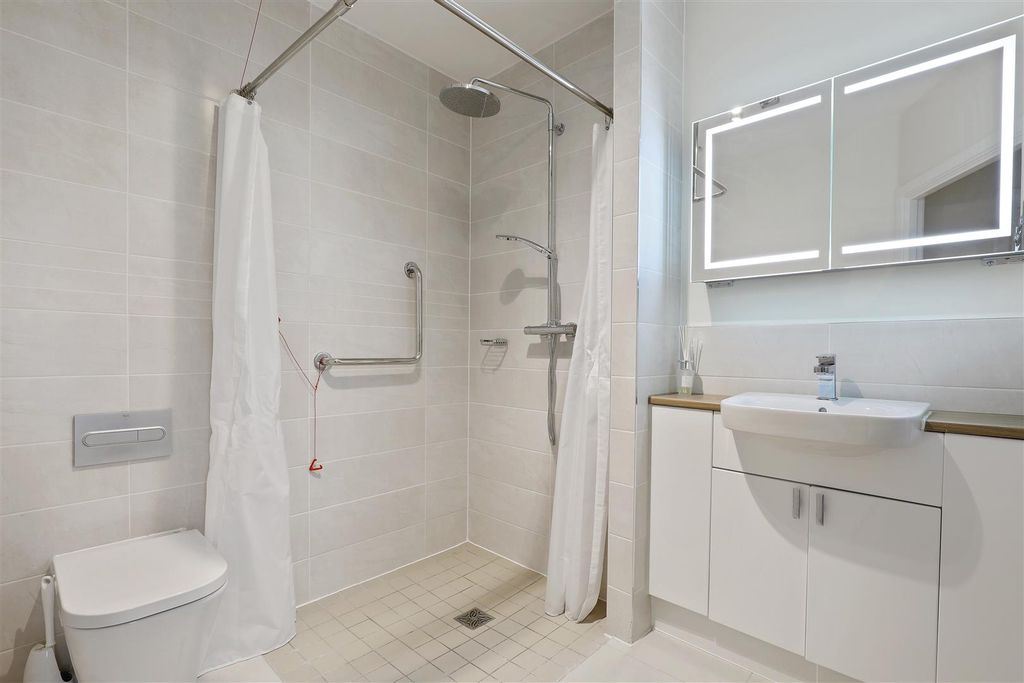 Additional image 8 of 1 bed flat for saleWatson Place. Trinity Road, Chipping Norton, Oxfordshire OX7