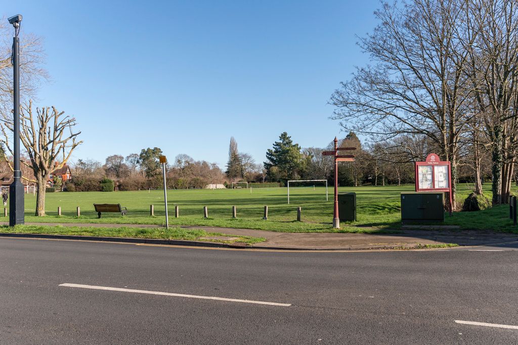 Additional image 15 of 2 bed flat for saleWindsor Street, Chertsey KT16