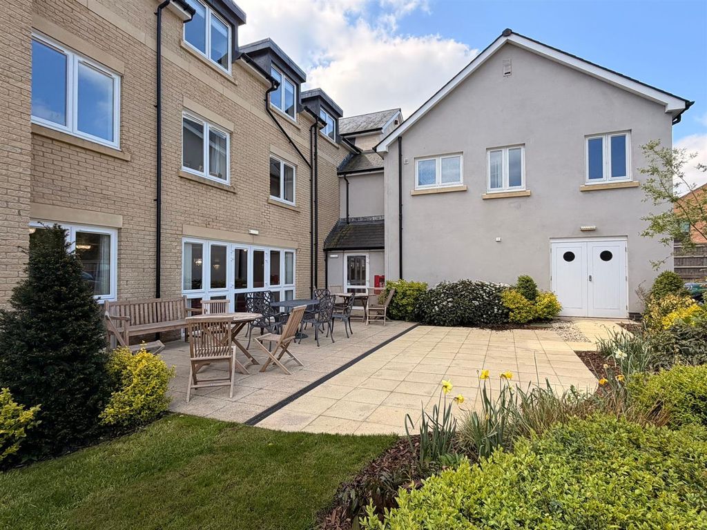 Additional image 10 of 2 bed flat for saleSt Andrew's Lodge, The Causeway, Chippenham SN15
