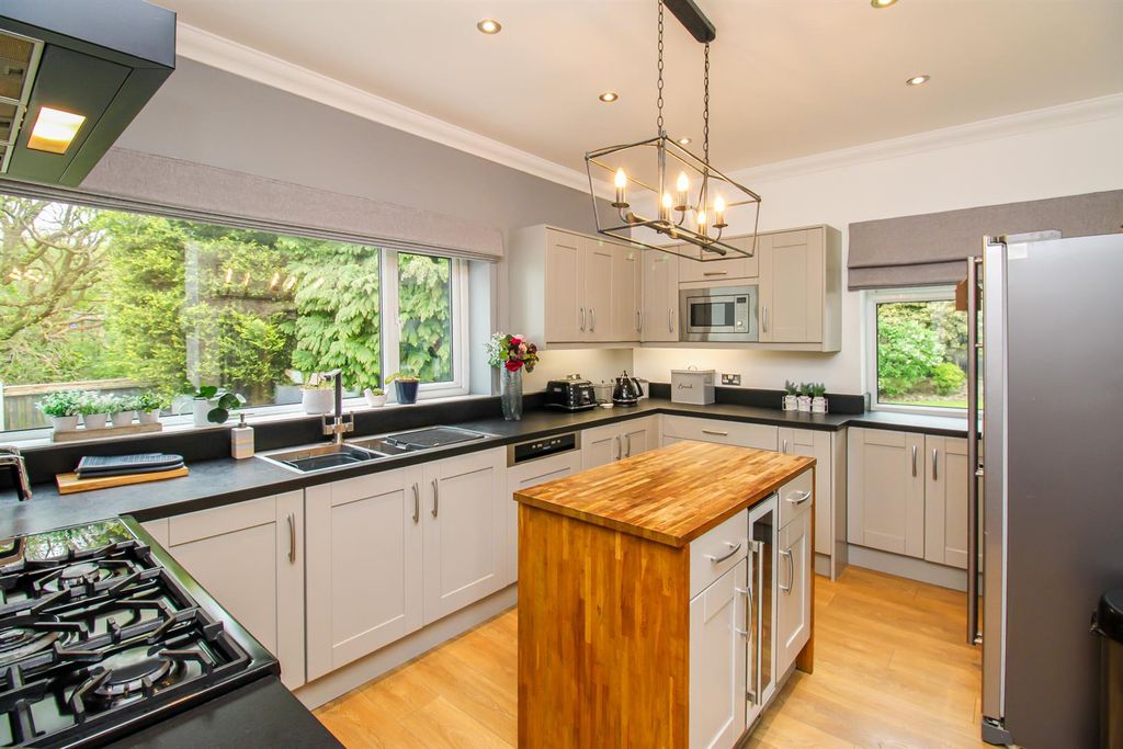 Additional image 3 of 4 bed detached house for saleWood Lane, Castleford WF10