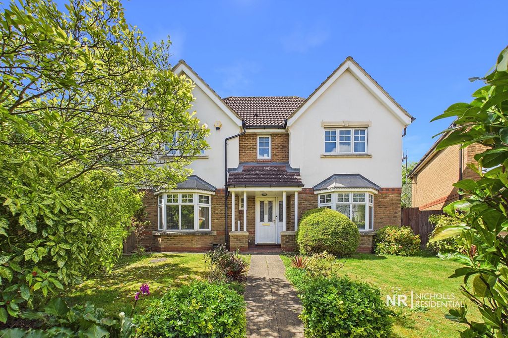 4 bed detached house for saleWiney Close, Chessington, Surrey. KT9