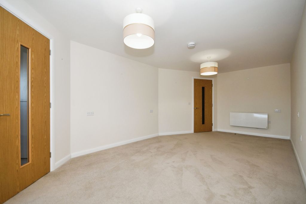 1 bed flat for saleStation Road, Buxton, Derbyshire SK17 photo 5