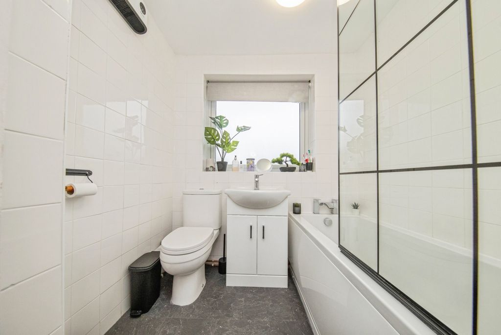 Additional image 14 of 2 bed flat for saleStation Road, Sudbury, Suffolk CO10
