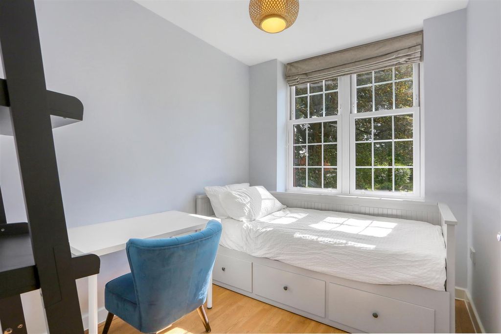 Additional image 6 of 2 bed flat for saleDamson Way, Carshalton Beeches SM5