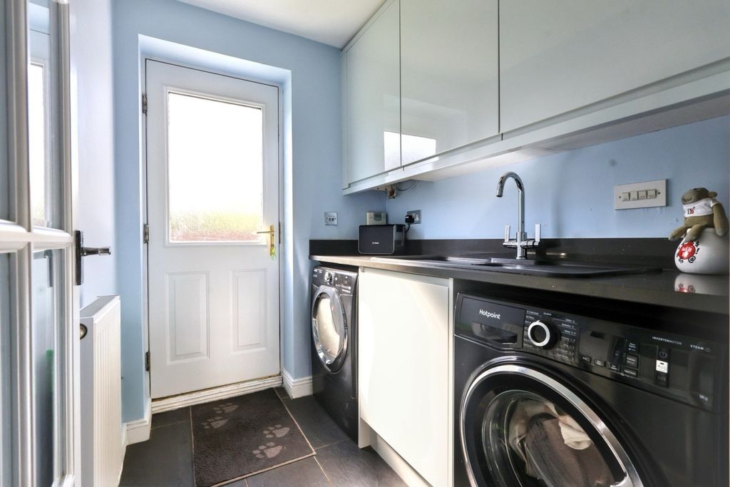 Additional image 11 of 4 bed detached house for sale4 Hatwell Row, Carterton OX18