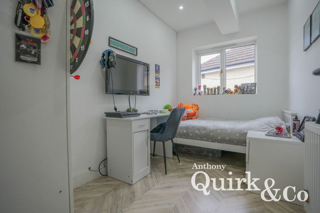 Additional image 13 of 4 bed detached bungalow for saleThe Parkway, Canvey Island SS8