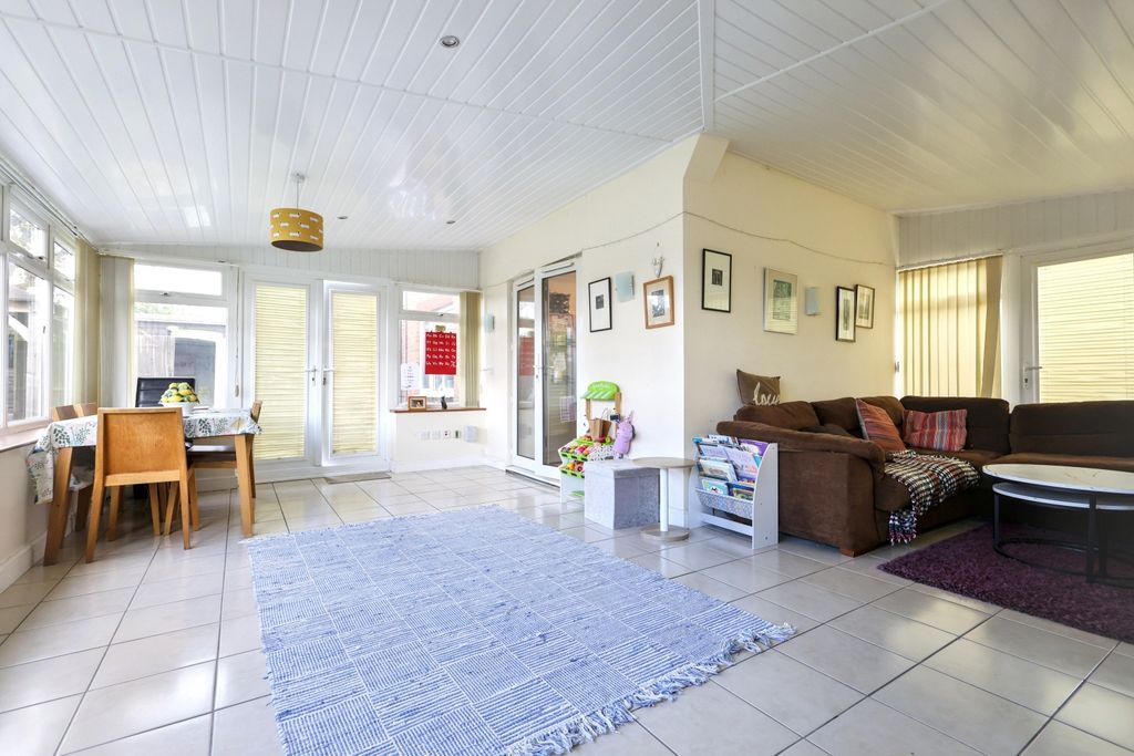 Additional image 8 of 4 bed detached house for sale16 Wychwood Close, Carterton OX18