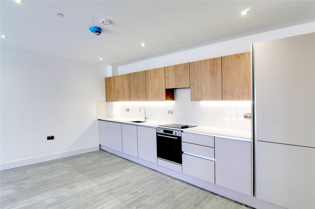 Additional image 3 of 2 bed flat for saleHigh Street, Camberley GU15
