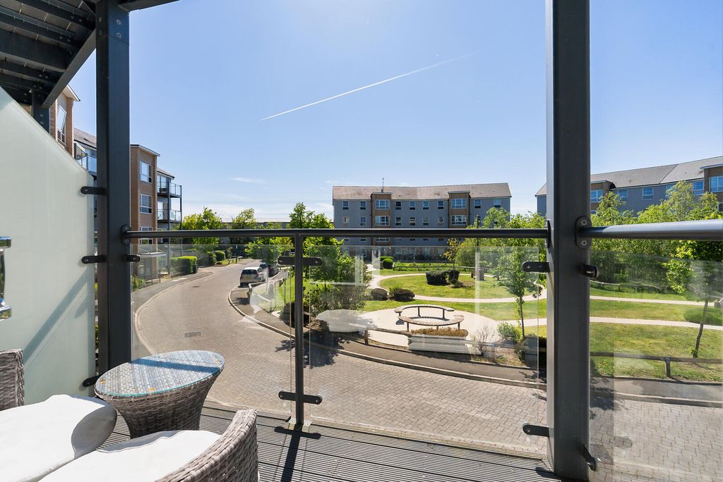 Additional image 5 of 2 bed flat for saleKennett Lane, Chertsey KT16