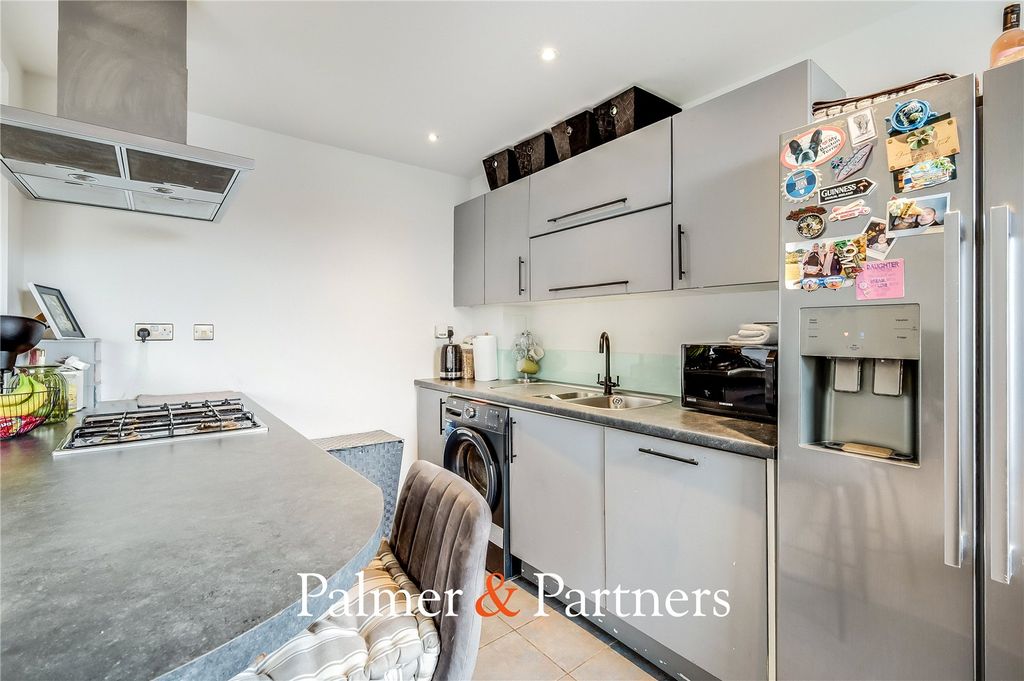 Additional image 3 of 2 bed flat for saleBaddow Road, Chelmsford, Essex CM2