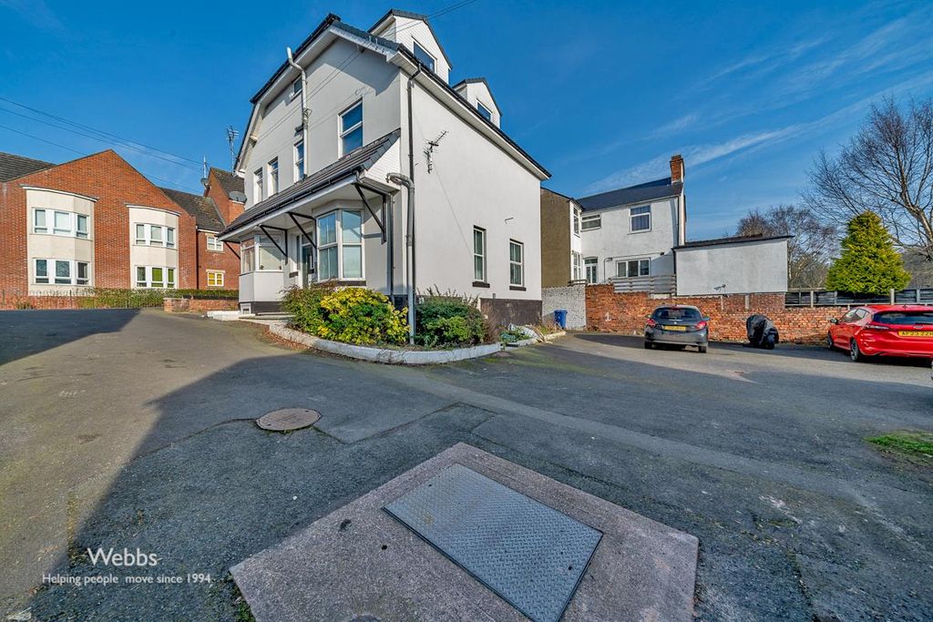 2 bed flat for saleStation Road, Hednesford, Cannock WS12