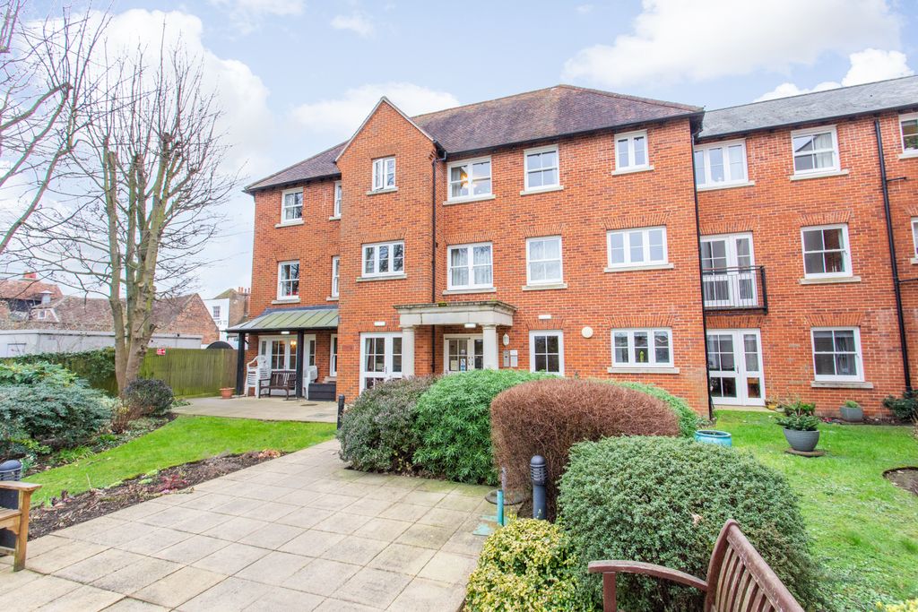 2 bed flat for saleRoper Road, Canterbury CT2