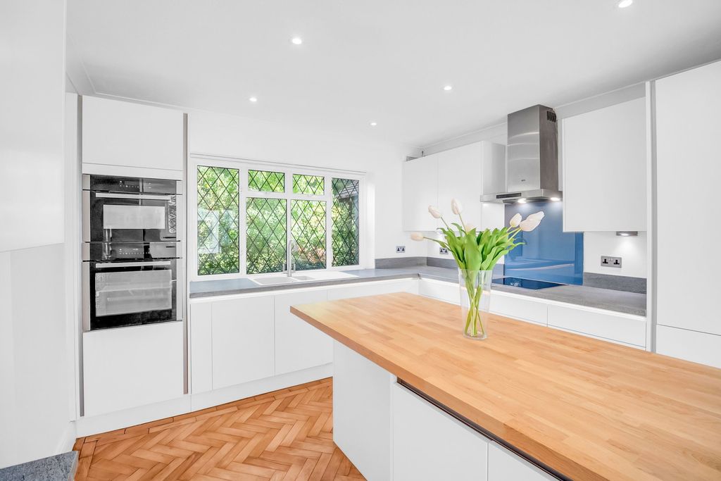 Additional image 7 of 3 bed detached house for saleHarestone Hill, Caterham CR3