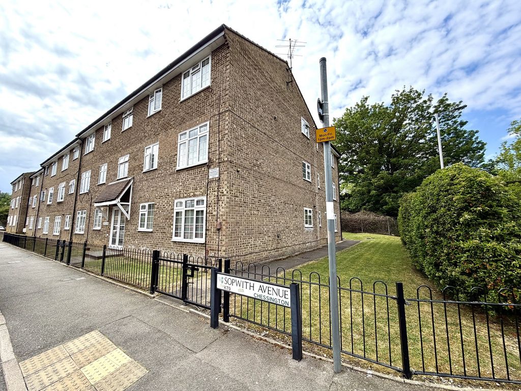 1 bed flat for saleSopwith Avenue, Chessington, Surrey. KT9