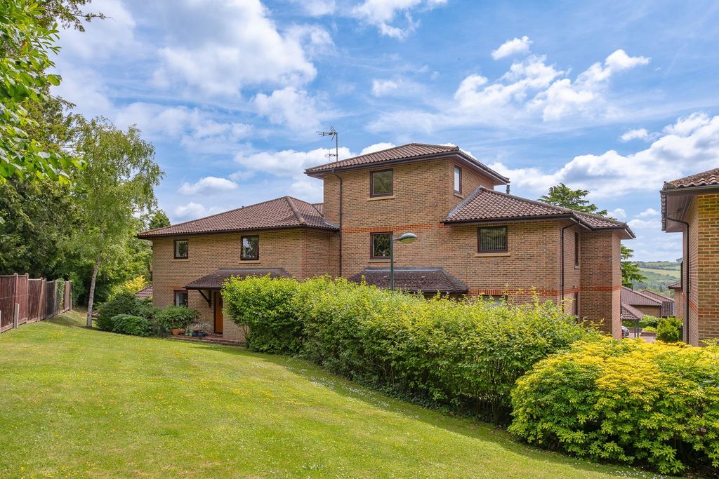 Additional image 8 of 5 bed flat for saleSt. Mary's Mount, Caterham CR3