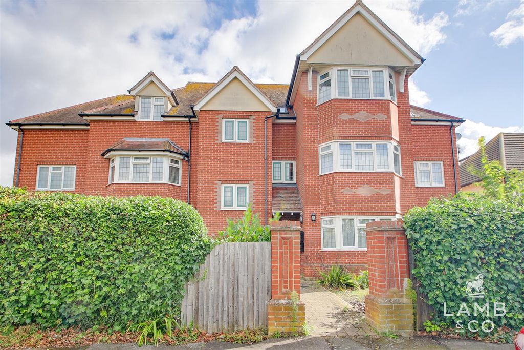 2 bed flat for saleWash Lane, Clacton-On-Sea CO15
