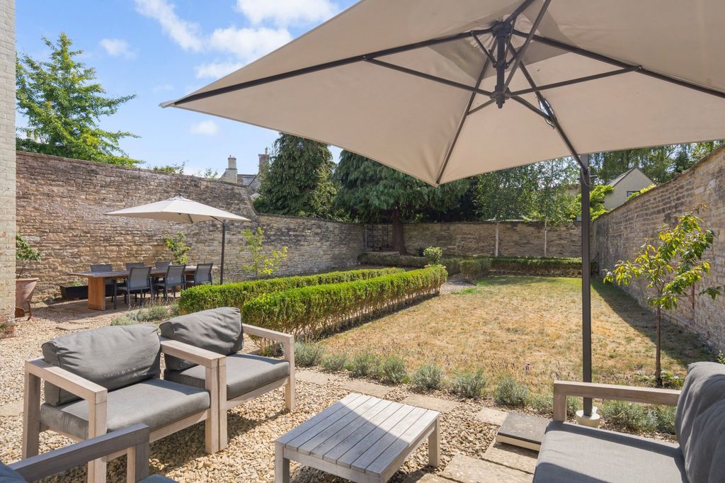 Additional image 23 of 10 bed town house for salePark Street, Cirencester, Gloucestershire GL7