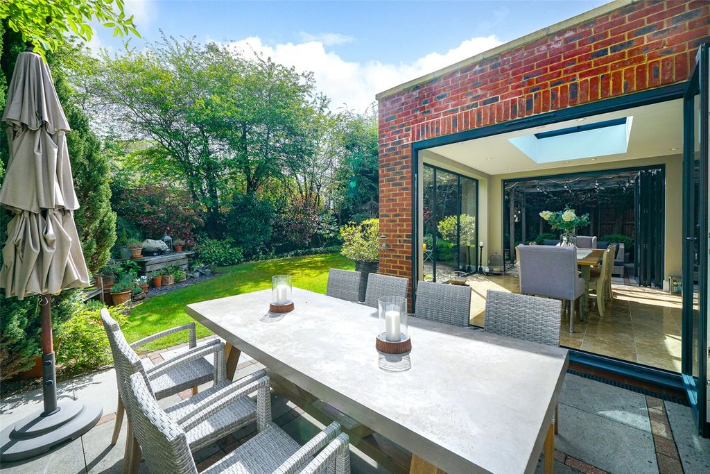 Additional image 13 of 5 bed detached house for saleChiltern Close, Bushey, Hertfordshire WD23