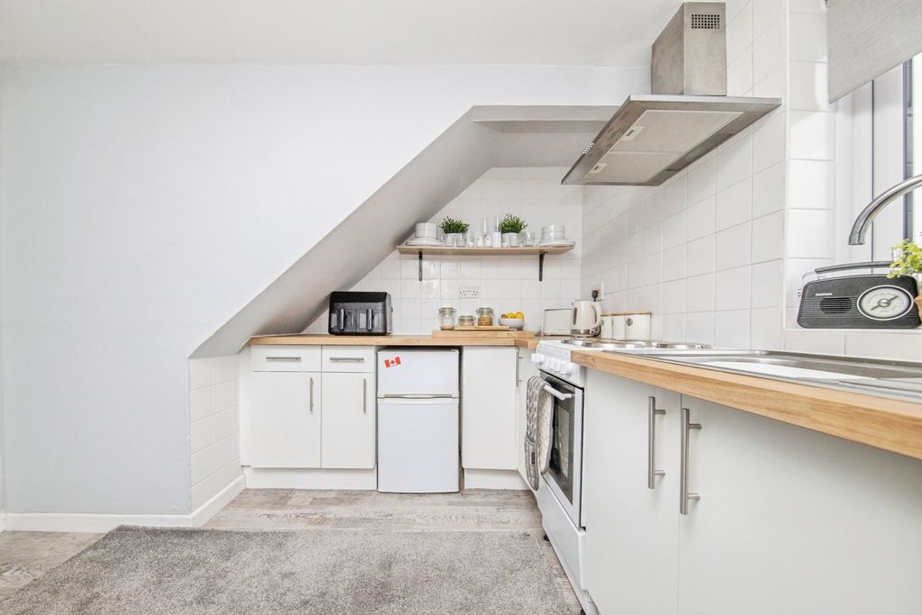 Additional image 6 of 2 bed flat for saleStation Road, Sudbury, Suffolk CO10